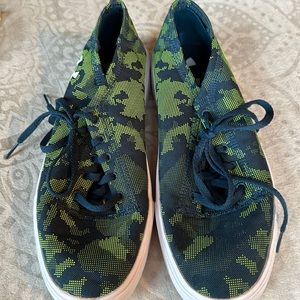 Under Armour Youth Sneaker sz 6Y